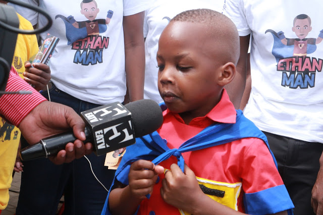 Tanzanie: Un garçon de 6 ans crée un jeu mobile