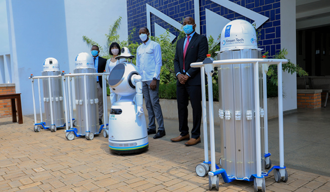 Rwanda : le gouvernement déploie davantage de robots dans le combat contre le Covid-19 Rwanda : le gouvernement déploie davantage de robots dans le combat contre le Covid-19