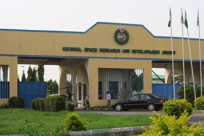 Nigéria : la NASRDA présente des projets de satellites indigènes Nigéria : la NASRDA présente des projets de satellites indigènes