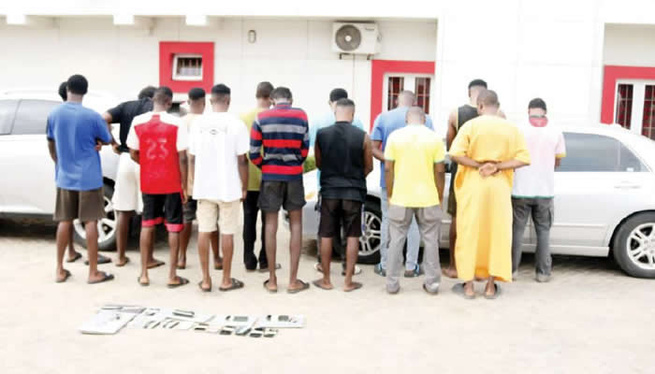 Nigéria : L'EFCC a arrêté 37 cybercriminels présumés à Ilorin Nigéria : L'EFCC a arrêté 37 cybercriminels présumés à Ilorin