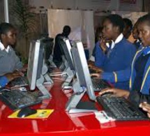 Zimbabwe : Des ordinateurs offerts par le président devenus obsolètes avant même d’être utilisés