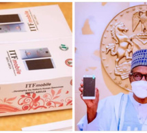 Nigeria : Buhari reçoit le premier téléphone portable Made in Nigeria