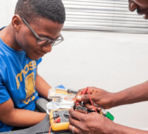 Nigéria : Plus de 100 jeunes formés à la réparation de téléphones mobiles