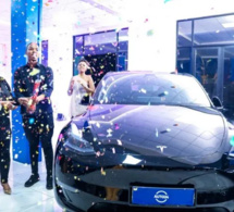 Le Rwanda accueille les véhicules électriques Tesla grâce à AUTO24