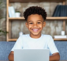 Le Kenya lance un programme national d'apprentissage numérique dans les écoles